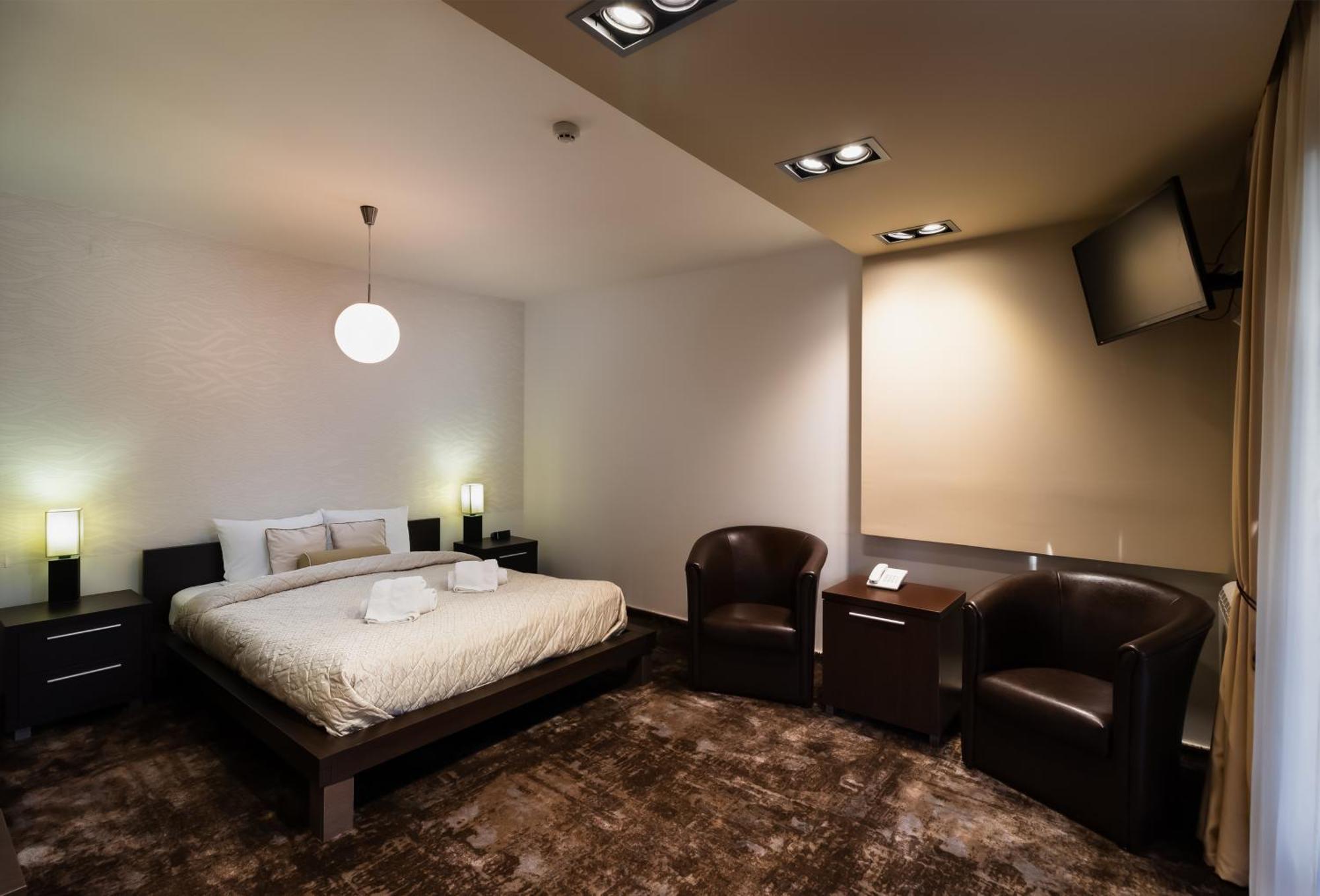 Guest House Panorama Aqualux With Free Parking Novi Sad Habitación foto