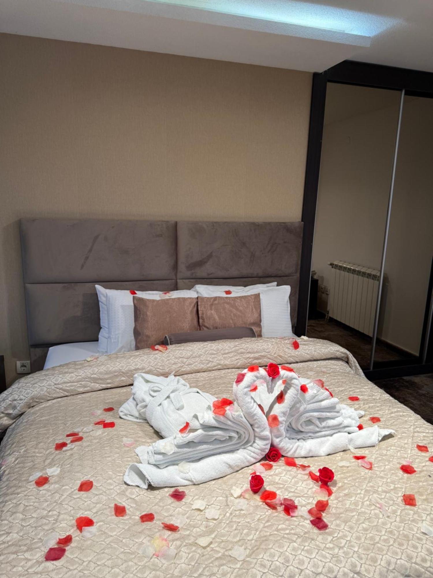 Guest House Panorama Aqualux With Free Parking Novi Sad Exterior foto